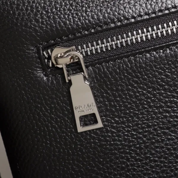 【2026】【PRADA 公式旗艦店】プラダ   ショルダーバッグ 当日出荷 好評に付き再入荷！25*27*5CM