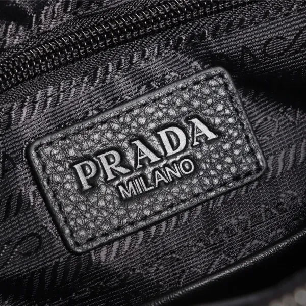 【2026】【PRADA 公式旗艦店】プラダ   ショルダーバッグ 当日出荷 好評に付き再入荷！25*27*5CM
