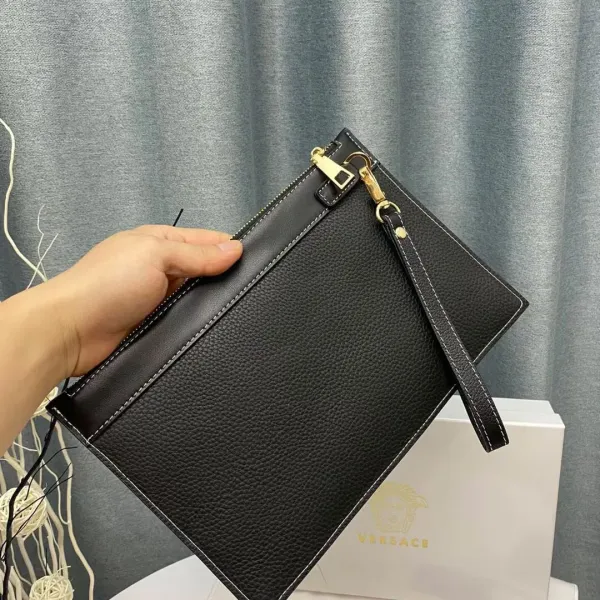【2026】【VERSACE 公式旗艦店】ヴェルサーチ クラッチバッグ    当日出荷 好評に付き再入荷！29*18CM