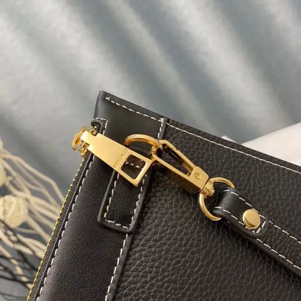 【2026】【VERSACE 公式旗艦店】ヴェルサーチ クラッチバッグ    当日出荷 好評に付き再入荷！29*18CM