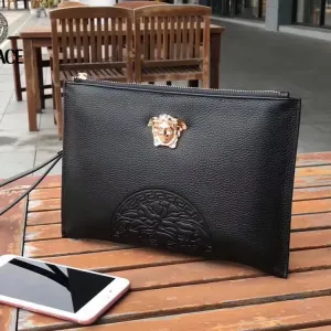 【2026】【VERSACE 公式旗艦店】ヴェルサーチ  クラッチバッグ    当日出荷 好評に付き再入荷！29*18CM
