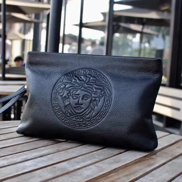【2026】【VERSACE 公式旗艦店】ヴェルサーチ  クラッチバッグ    当日出荷 好評に付き再入荷！28*17*5CM