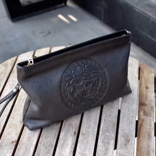 【2026】【VERSACE 公式旗艦店】ヴェルサーチ  クラッチバッグ    当日出荷 好評に付き再入荷！28*17*5CM