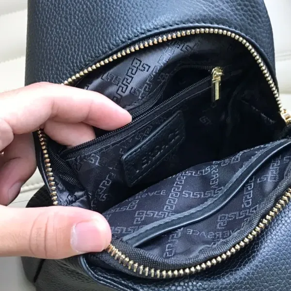【2026】【VERSACE 公式旗艦店】ヴェルサーチ    胸ポケット  当日出荷 好評に付き再入荷！16*30*7.5CM