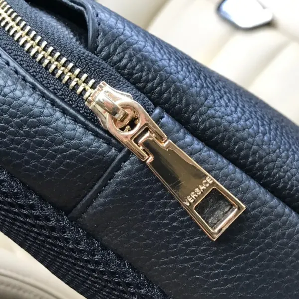 【2026】【VERSACE 公式旗艦店】ヴェルサーチ    胸ポケット  当日出荷 好評に付き再入荷！16*30*7.5CM
