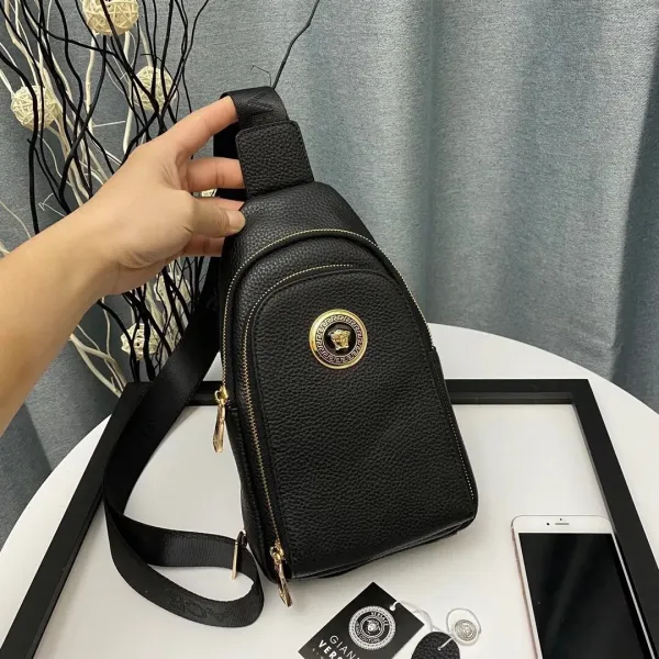 【2026】【VERSACE 公式旗艦店】ヴェルサーチ    胸ポケット  当日出荷 好評に付き再入荷！32*18*6CM