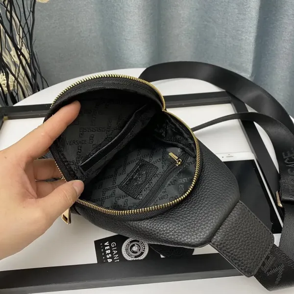【2026】【VERSACE 公式旗艦店】ヴェルサーチ    胸ポケット  当日出荷 好評に付き再入荷！32*18*6CM