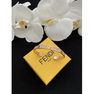 【2026】【FENDI】ブレスレット、ファッションシンプルなスタイル 【2026】【FENDI】ブレスレット、ファッションシンプルなスタイル