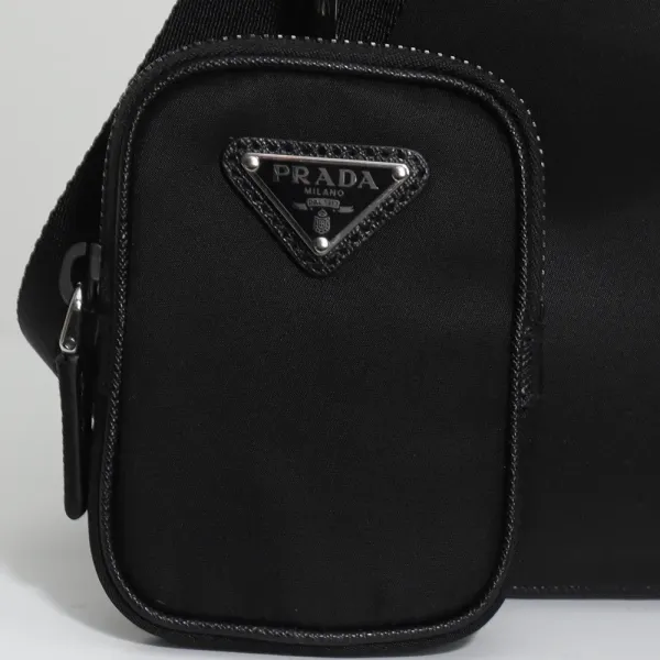 【2026】PRADA ☆ナイロンxサフィアーノレザー クロスボディバッグ 20*16*5cm