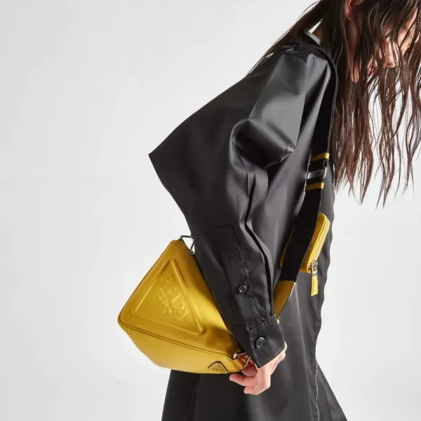 【2026】累積売上第1位☆新作☆ プラダ PRADA トライアングル レザーショルダーバッグ 【2026】累積売上第1位☆新作☆ プラダ PRADA トライアングル レザーショルダーバッグ
