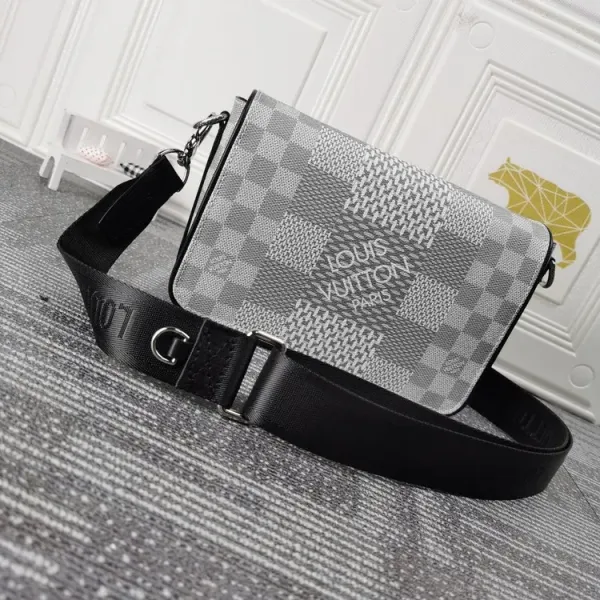 【2026】Louis Vuitton （ルイヴィトン） メッセンジャーバッグ 23.5x14x5cm
