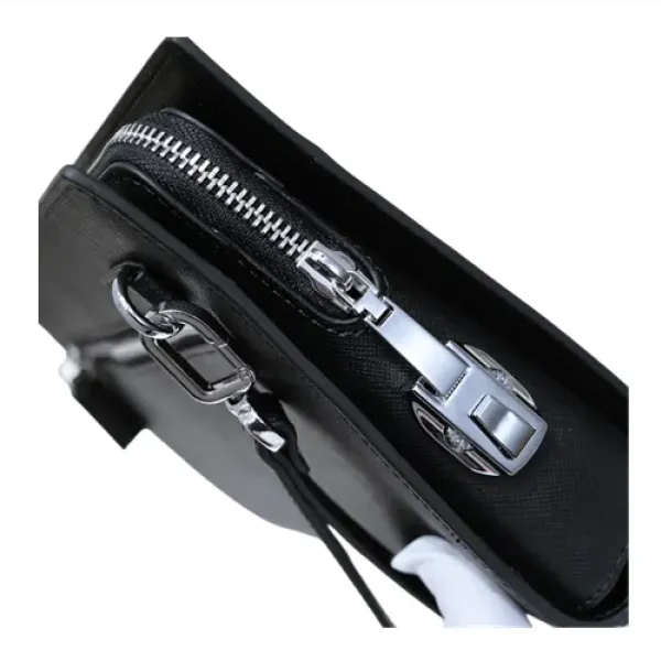 【2026】【PRADA  公式 旗艦店】プラダ   クラッチバッグ   当日出荷 好評に付き再入荷！  黒 27*17*6 CM