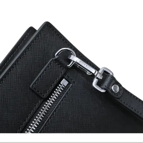 【2026】【PRADA  公式 旗艦店】プラダ   クラッチバッグ   当日出荷 好評に付き再入荷！  黒 27*17*6 CM