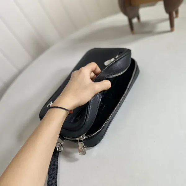 【2026】LV【LOUIS VUITTON公式 旗艦店】ルイヴィトン  クラッチバッグ   当日出荷 好評に付き再入荷！25*15.5*6.5cm