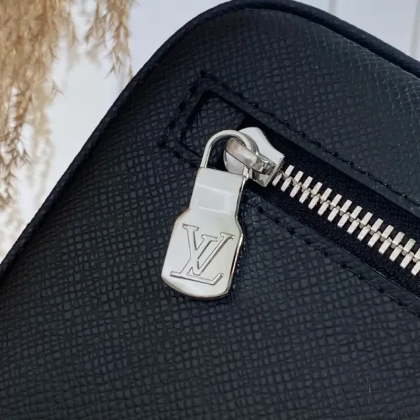 【2026】LV【LOUIS VUITTON公式 旗艦店】ルイヴィトン  クラッチバッグ   当日出荷 好評に付き再入荷！25*15.5*6.5cm