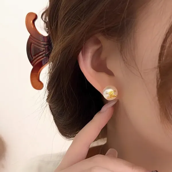 【2026】【CELINE】セリーヌ  ファッションスタイルのイヤリング