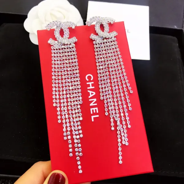 【2026】【CHANEL】シャネル  トレンドの爽やかタッセルロングピアス