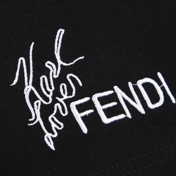 【2026】【 FENDI   公式旗艦店】フェンディ   Tシャツ ご好評に付き再入荷！