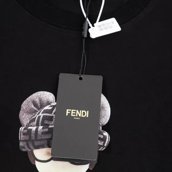 【2026】【 FENDI   公式旗艦店】フェンディ   Tシャツ ご好評に付き再入荷！