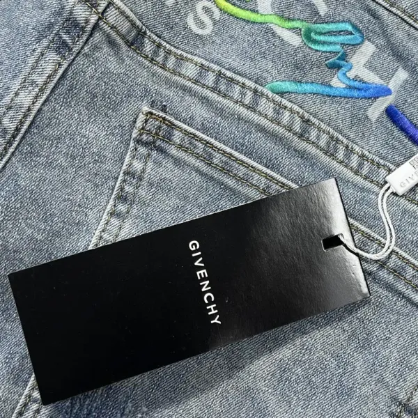 【2026】【 GIVENCHY   公式旗艦店】 ジバンシー  ジーパン  ご好評に付き再入荷！
