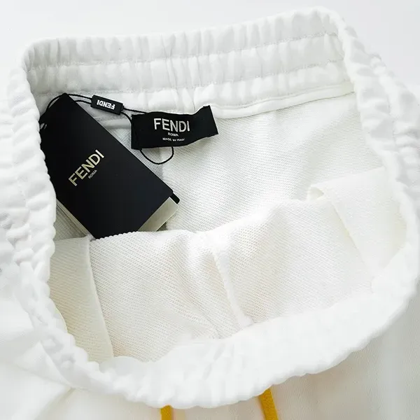 【2026】【FENDI   公式旗艦店】 フェンディ    ショートパンツ  ご好評に付き再入荷！