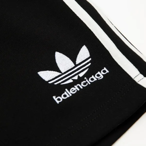 【2026】【BALENCIAGA  公式旗艦店】バレンシアガ     ショートパンツ  ご好評に付き再入荷！