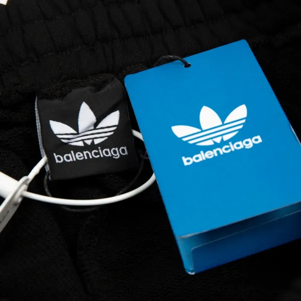 【2026】【BALENCIAGA  公式旗艦店】バレンシアガ     ショートパンツ  ご好評に付き再入荷！