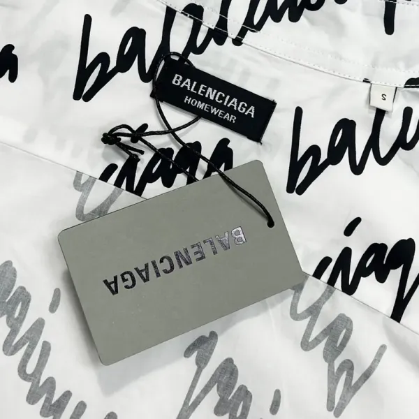 【2026】【BALENCIAGA  公式旗艦店】バレンシアガ   シャツ ご好評に付き再入荷！