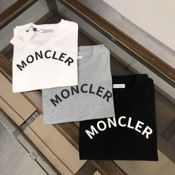 【2026】MONCLER モンクレール　　半袖シャツ　Tシャツ　長く着て変形しにくい　シンプルの風格　ファッション　かっこいい　白　黒　グレー　男女兼用