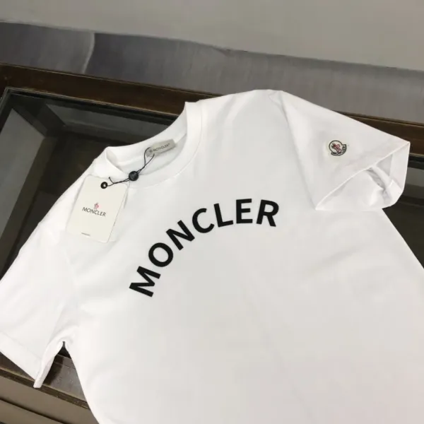 【2026】MONCLER モンクレール　　半袖シャツ　Tシャツ　長く着て変形しにくい　シンプルの風格　ファッション　かっこいい　白　黒　グレー　男女兼用