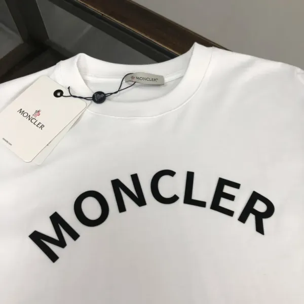 【2026】MONCLER モンクレール　　半袖シャツ　Tシャツ　長く着て変形しにくい　シンプルの風格　ファッション　かっこいい　白　黒　グレー　男女兼用
