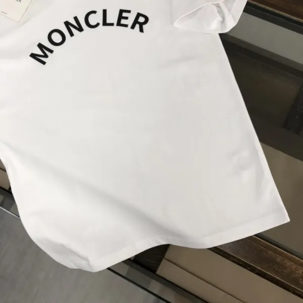 【2026】MONCLER モンクレール　　半袖シャツ　Tシャツ　長く着て変形しにくい　シンプルの風格　ファッション　かっこいい　白　黒　グレー　男女兼用