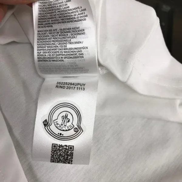 【2026】MONCLER モンクレール　　半袖シャツ　Tシャツ　長く着て変形しにくい　シンプルの風格　ファッション　かっこいい　白　黒　グレー　男女兼用