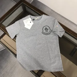 【2026】MONCLER モンクレール　　半袖シャツ　Tシャツ 長く着て変形しにくい　シンプルの風格　ファッション　かっこいい　白　黒　グレー　男女兼用
