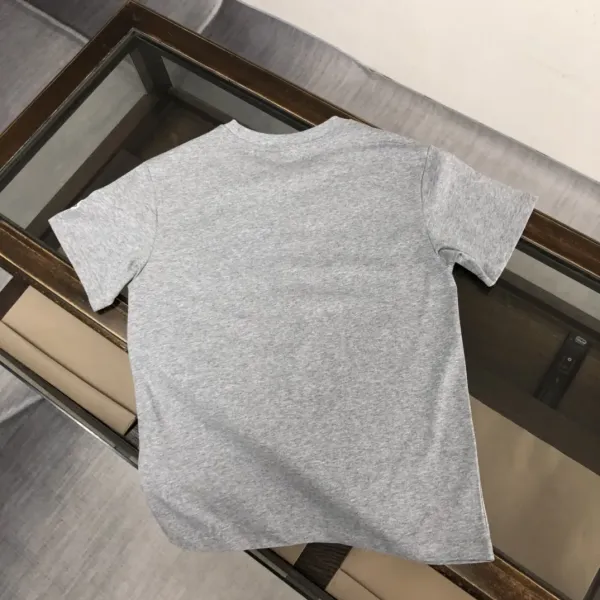 【2026】MONCLER モンクレール　　半袖シャツ　Tシャツ 長く着て変形しにくい　シンプルの風格　ファッション　かっこいい　白　黒　グレー　男女兼用