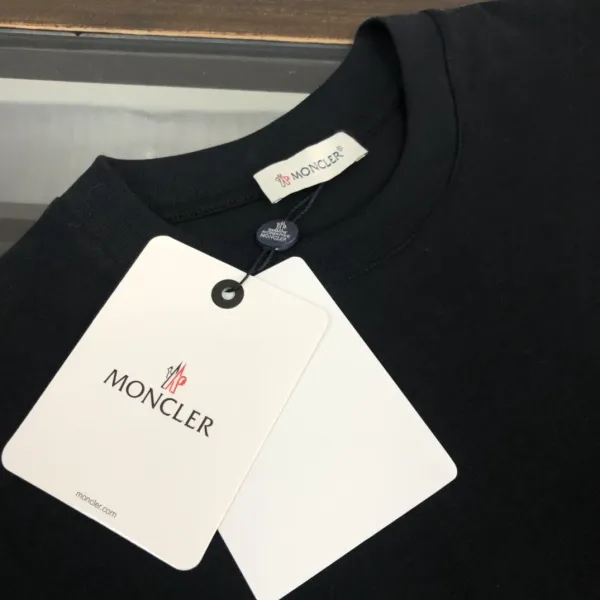 【2026】MONCLER モンクレール 半袖シャツ　Tシャツ　長く着て変形しにくい　シンプルの風格　ファッション　かっこいい　白　黒　男女兼用