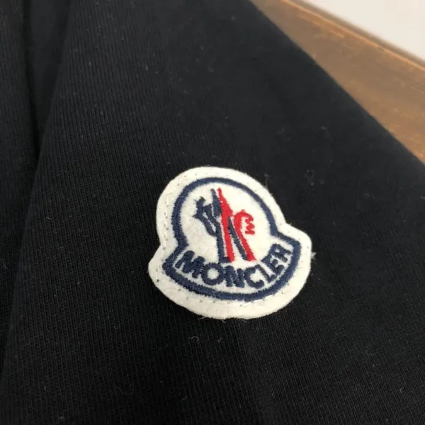 【2026】MONCLER モンクレール 半袖シャツ　Tシャツ　長く着て変形しにくい　シンプルの風格　ファッション　かっこいい　白　黒　男女兼用