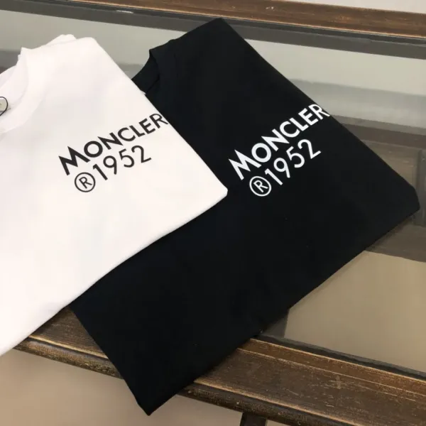 【2026】MONCLER モンクレール 半袖シャツ　Tシャツ　長く着て変形しにくい　シンプルの風格　ファッション　かっこいい　白　黒　男女兼用