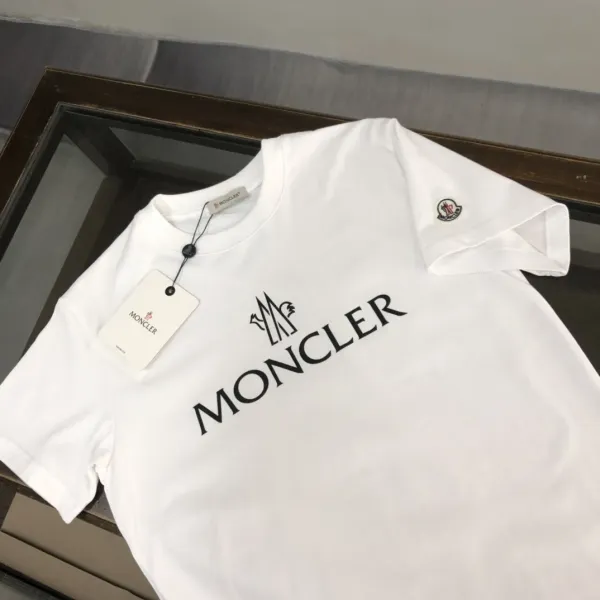 【2026】MONCLER モンクレール　　半袖シャツ　Tシャツ　長く着て変形しにくい　シンプルの風格　ファッション　かっこいい　白　黒　男女兼用