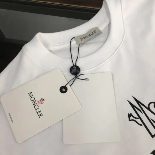 【2026】MONCLER モンクレール　　半袖シャツ　Tシャツ　長く着て変形しにくい　シンプルの風格　ファッション　かっこいい　白　黒　男女兼用