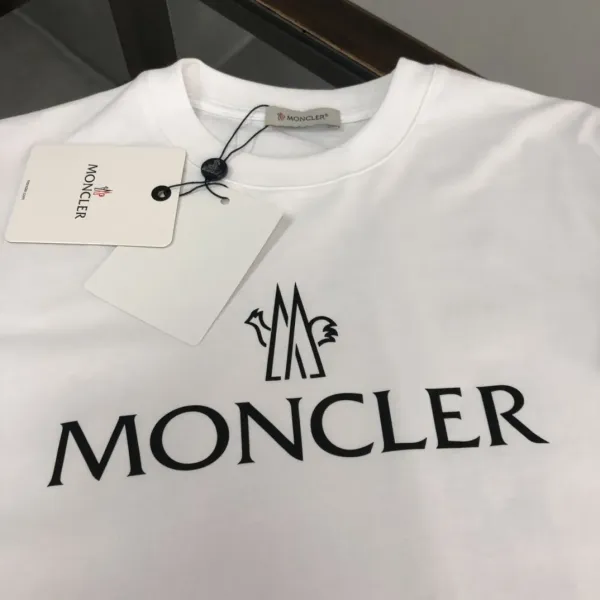【2026】MONCLER モンクレール　　半袖シャツ　Tシャツ　長く着て変形しにくい　シンプルの風格　ファッション　かっこいい　白　黒　男女兼用