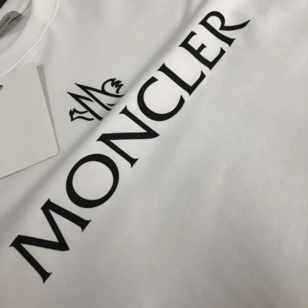 【2026】MONCLER モンクレール　　半袖シャツ　Tシャツ　長く着て変形しにくい　シンプルの風格　ファッション　かっこいい　白　黒　男女兼用