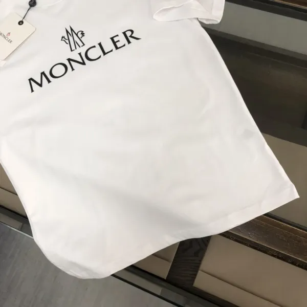【2026】MONCLER モンクレール　　半袖シャツ　Tシャツ　長く着て変形しにくい　シンプルの風格　ファッション　かっこいい　白　黒　男女兼用