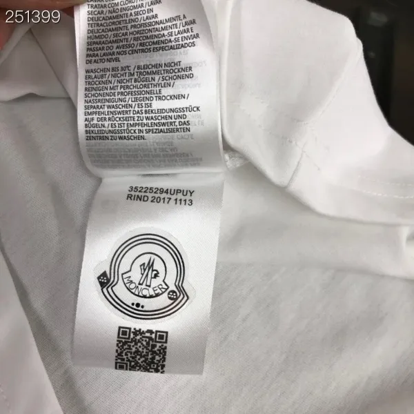 【2026】MONCLER モンクレール　　半袖シャツ　Tシャツ　長く着て変形しにくい　シンプルの風格　ファッション　かっこいい　白　黒　男女兼用