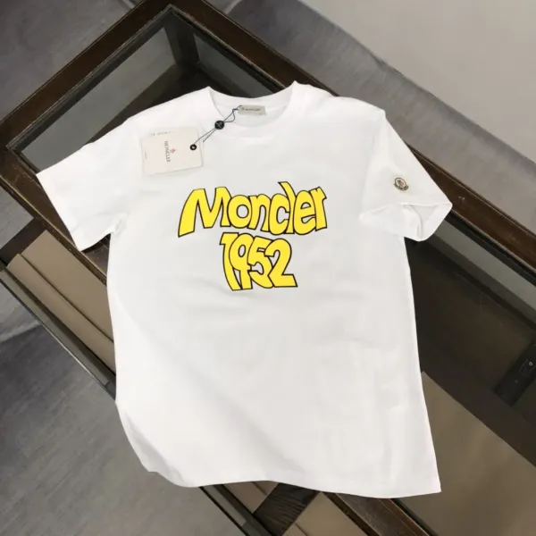 【2026】MONCLER モンクレール 半袖シャツ Tシャツ シンプルの風格 ファッション かっこいい 白 黒 深いブルー 男女兼用 【2026】MONCLER モンクレール 半袖シャツ Tシャツ シンプルの風格 ファッション かっこいい 白 黒 深いブルー 男女兼用