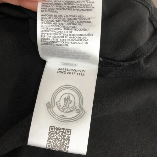 【2026】MONCLER モンクレール 半袖シャツ Tシャツ シンプルの風格 ファッション かっこいい 白 黒 深いブルー 男女兼用 【2026】MONCLER モンクレール 半袖シャツ Tシャツ シンプルの風格 ファッション かっこいい 白 黒 深いブルー 男女兼用