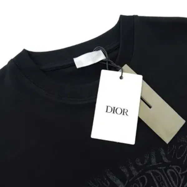 【2026】【 DIOR 公式旗艦店】ディオール   Tシャツ ご好評に付き再入荷！