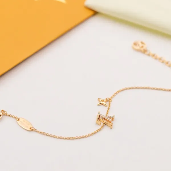 【2026】【 LOUIS VUITTON】ブレスレット、ファッションシンプルなスタイル 【2026】【 LOUIS VUITTON】ブレスレット、ファッションシンプルなスタイル