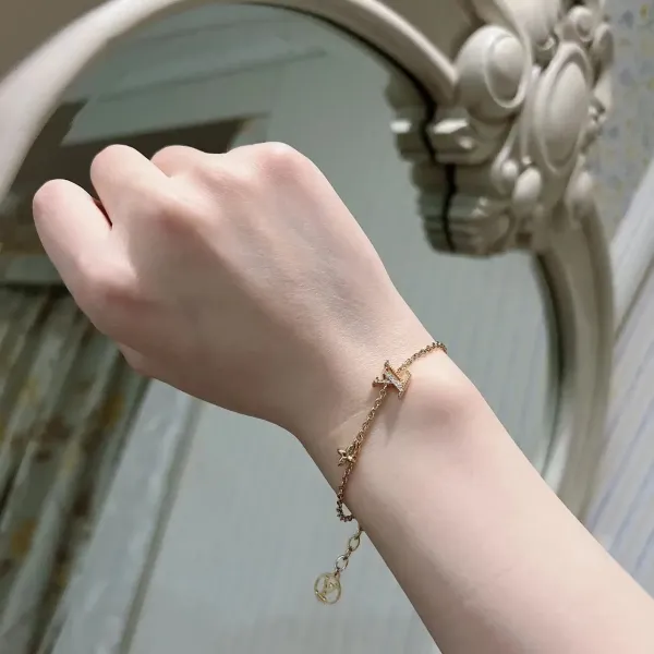 【2026】【 LOUIS VUITTON】ブレスレット、ファッションシンプルなスタイル 【2026】【 LOUIS VUITTON】ブレスレット、ファッションシンプルなスタイル