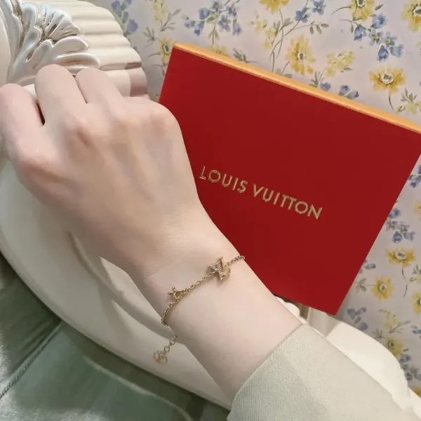 【2026】【 LOUIS VUITTON】ブレスレット、ファッションシンプルなスタイル 【2026】【 LOUIS VUITTON】ブレスレット、ファッションシンプルなスタイル